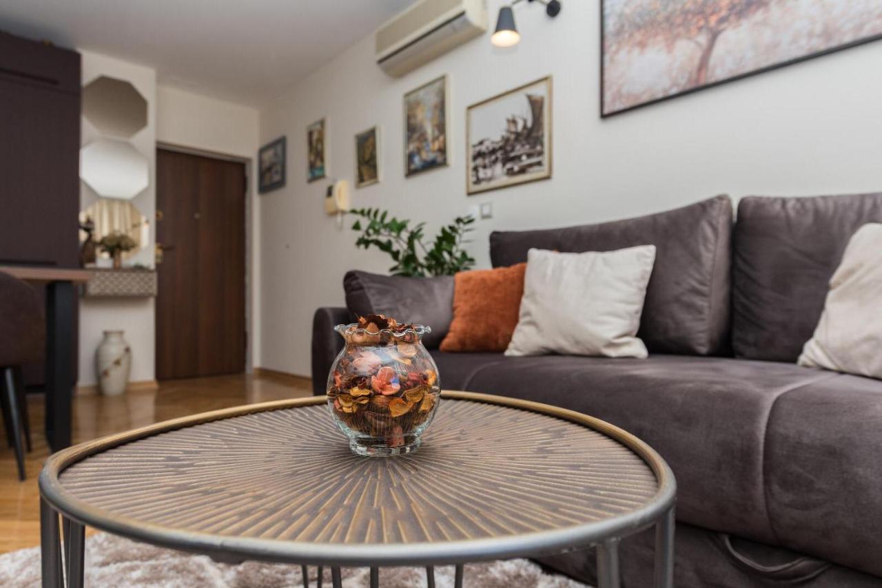 Chic Apartment Zoja Near Beach With Free Parking Makarska Eksteriør billede