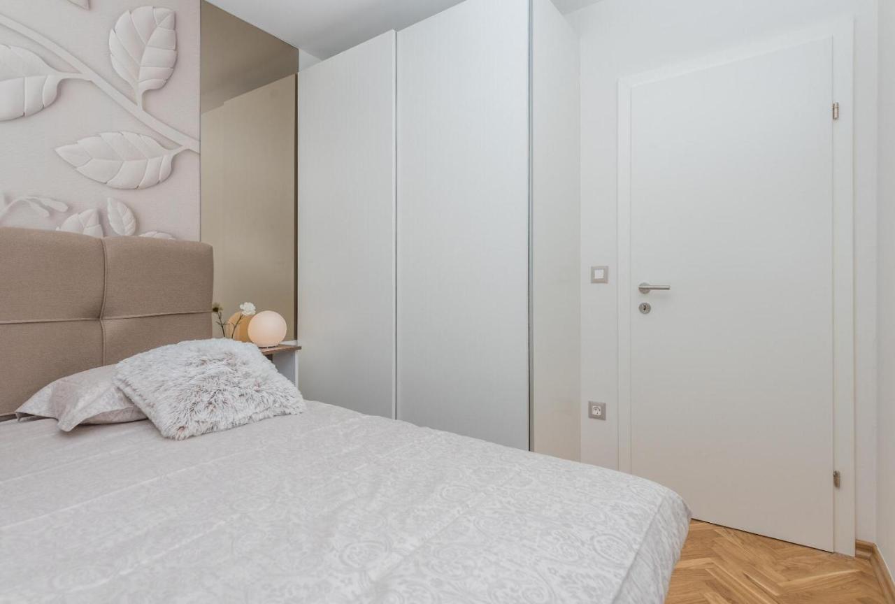 Chic Apartment Zoja Near Beach With Free Parking Makarska Eksteriør billede