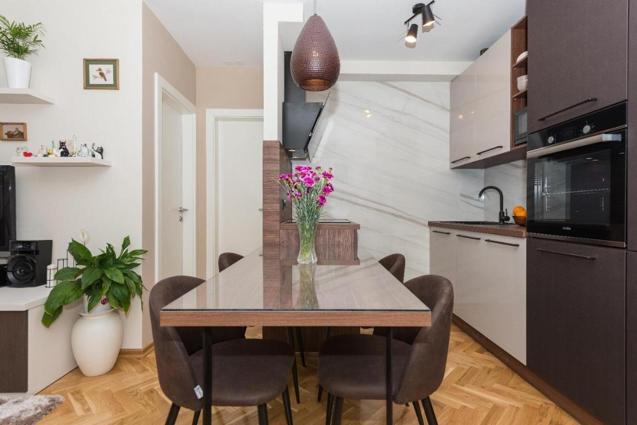 Chic Apartment Zoja Near Beach With Free Parking Makarska Eksteriør billede