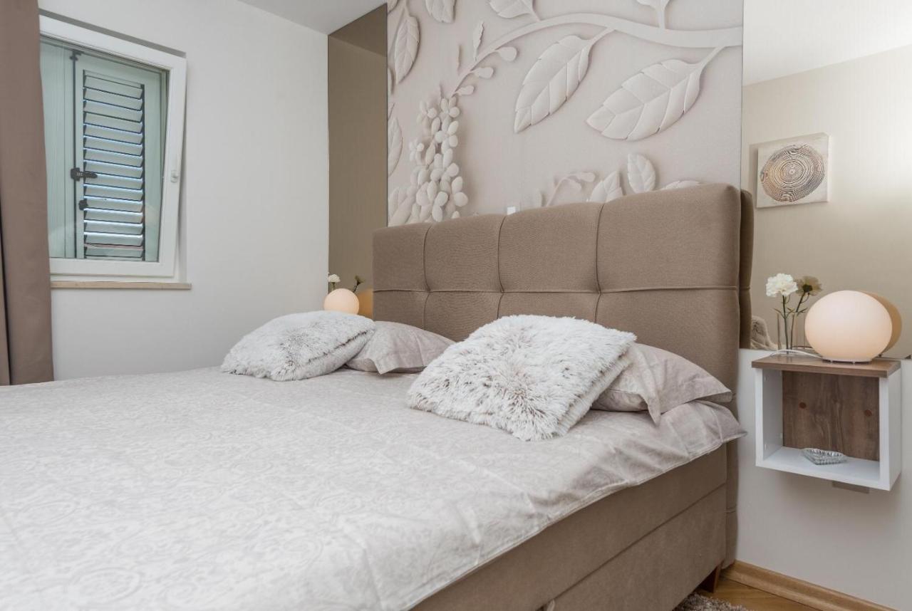 Chic Apartment Zoja Near Beach With Free Parking Makarska Eksteriør billede