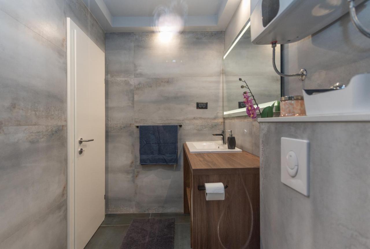 Chic Apartment Zoja Near Beach With Free Parking Makarska Eksteriør billede